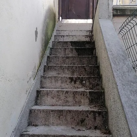 закрытый полностью * Várna